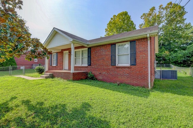 Building Photo - 204 Bob White Dr