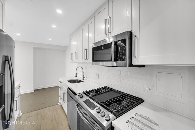 Building Photo - 3950 N Lake Shore Dr