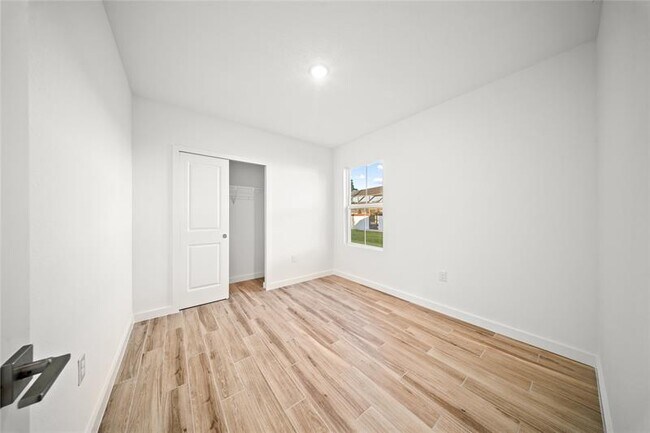 Foto del edificio - 1689 SW Abingdon Ave