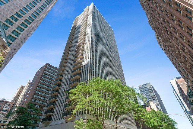 Foto principal - 200 E Delaware Pl