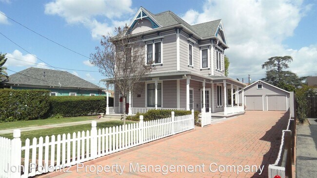 Building Photo - 5 br, 2 bath House - 163 S. Cypress St.
