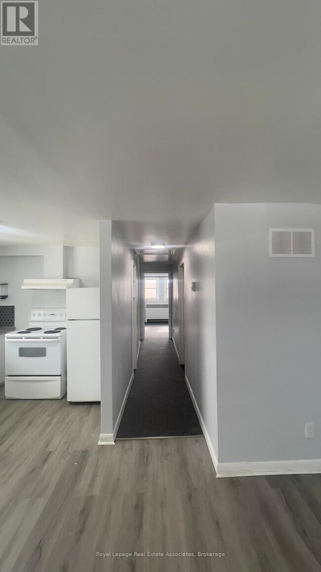 Photo du bâtiment - 5957 Barker St