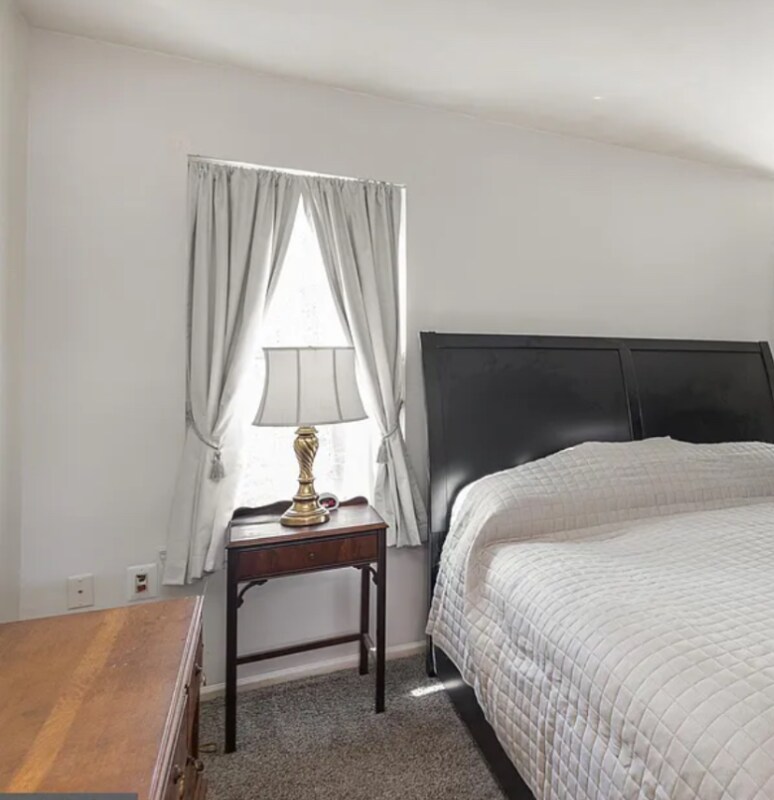 Foto principal - 15087 Holleyside Dr