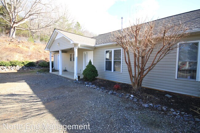 Building Photo - 352-360 Dula Springs Rd