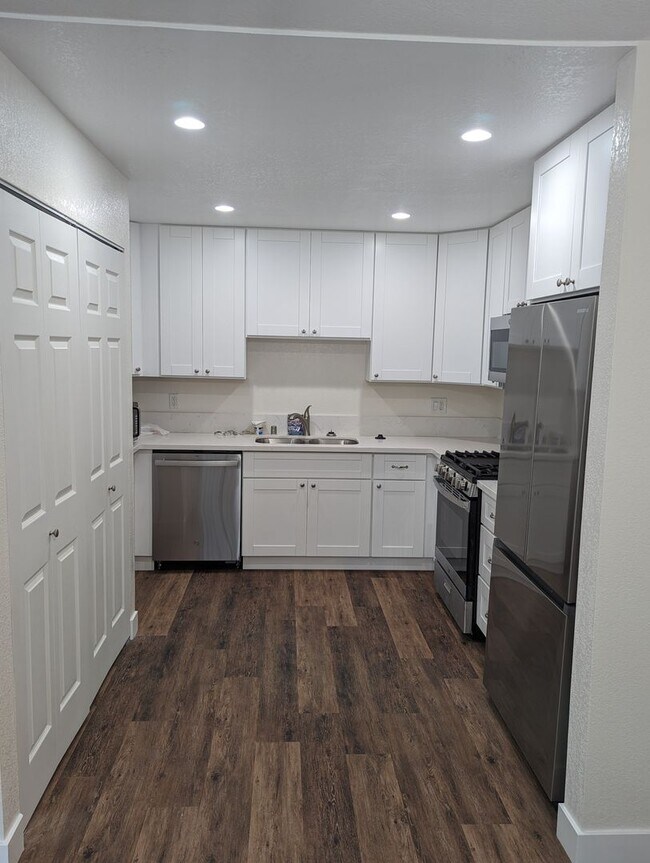 Foto del edificio - Fully Upgraded 3 Bed/2 Bath Condo - Poway