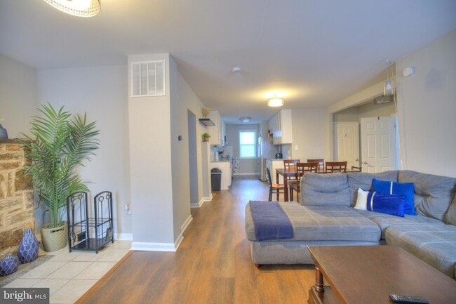 Building Photo - 2708 Oakley Ave