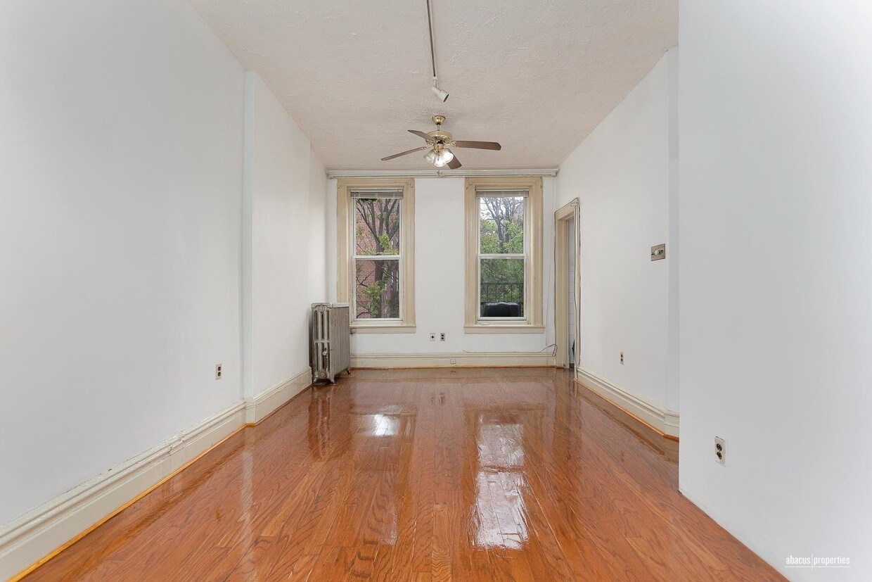 Primary Photo - 2911 Clarendon Rd