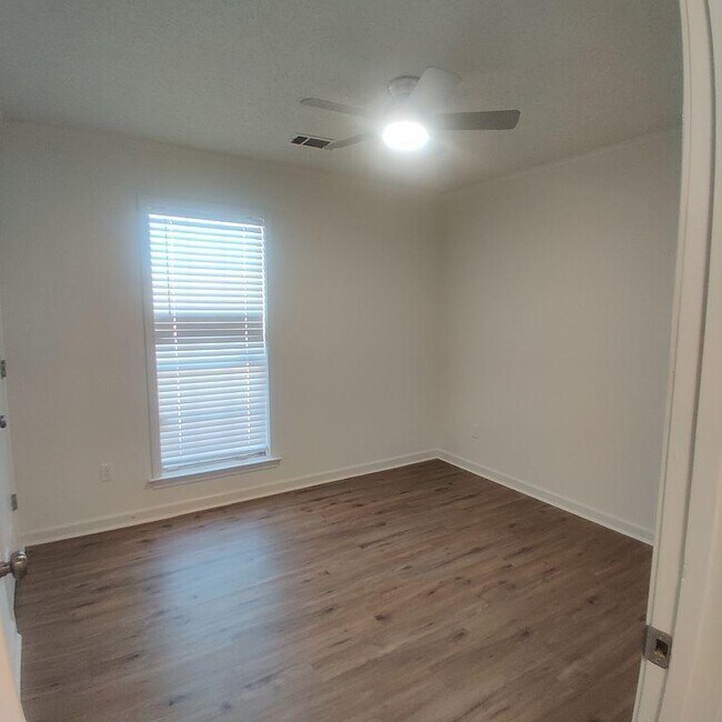 Foto del edificio - 7743 Meadow Vale Dr