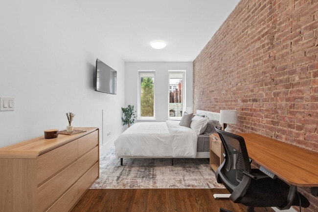 Building Photo - 125 E 83rd St
