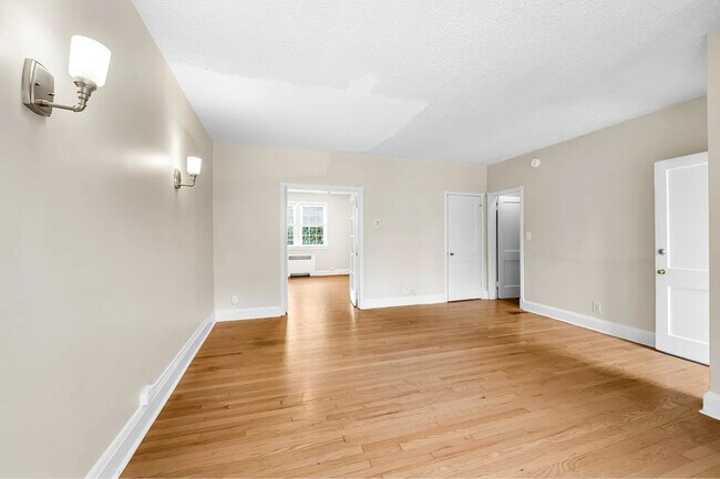 Foto del edificio - 205 Westowne Rd