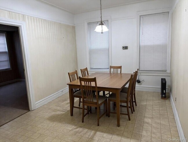 Foto del edificio - 1930 Edison Ave