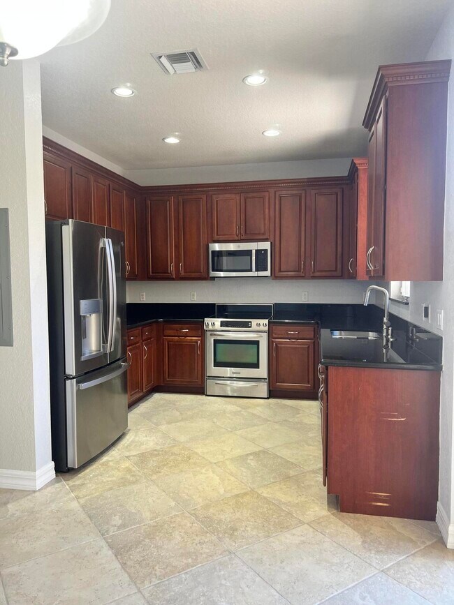 Building Photo - 135 Midleton Way