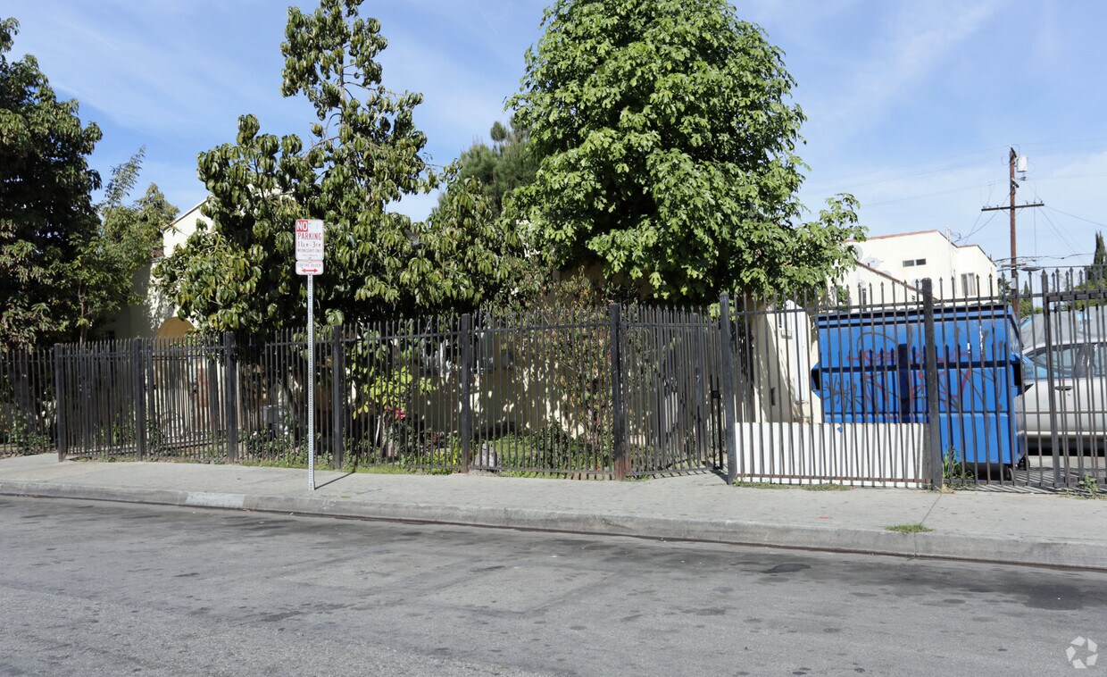 Building Photo - 1153 E 61st St