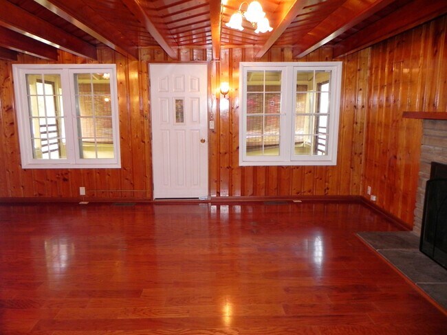 Building Photo - 169 Dogwood Ln