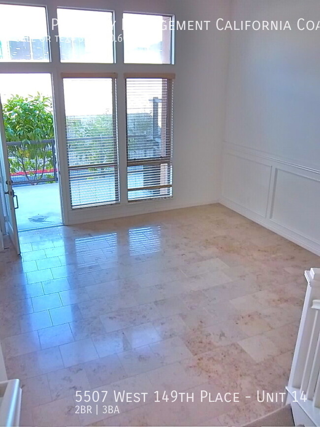 Building Photo - Townhouse in Gated FUSION Townhomes w/Cent...