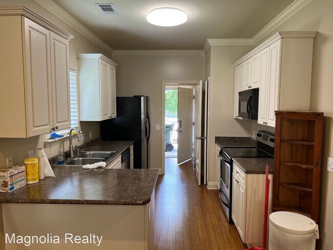 Building Photo - 3 br, 2 bath House - 627 N. Donahue