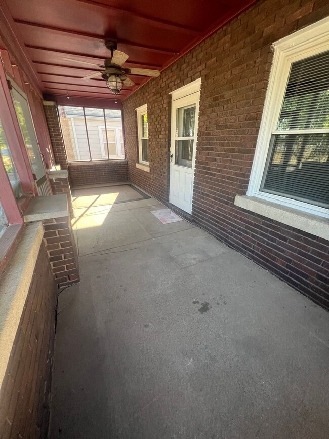 Foto del edificio - 2BEDROOM 1 BATH FULL BASEMENT CLOSE TO EVE...