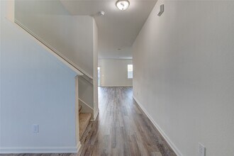 Building Photo - 10137 Pappas Dr