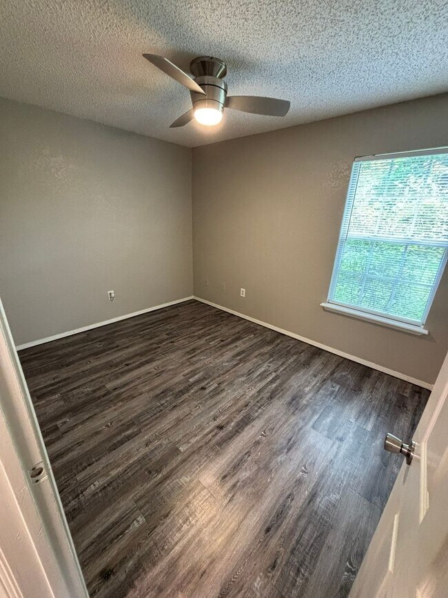 Foto del edificio - Adorable 2-Bedroom, 1-Bathroom Home in Spr...