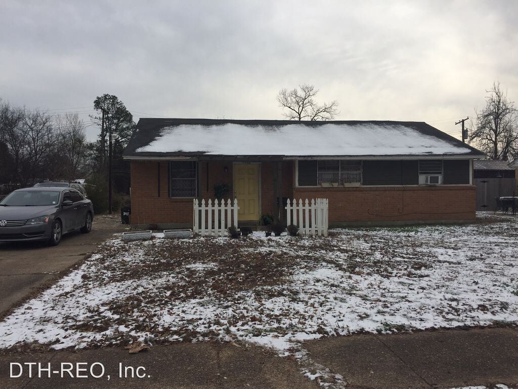 Building Photo - 3 br, 1 bath House - 2508 N. Gathings Dr.
