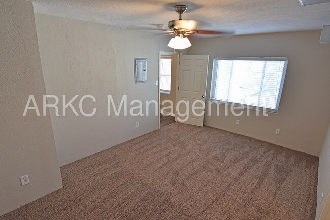 Foto del edificio - 629 E Armour Blvd