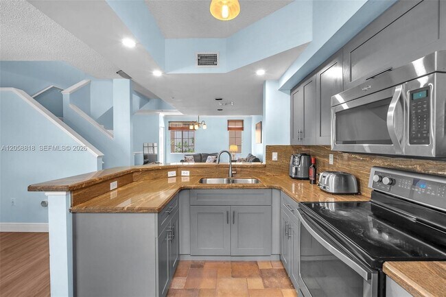 Foto del edificio - 2845 NE 185th St