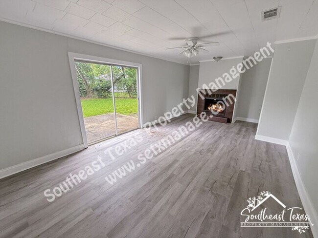 Foto del edificio - 2325 Butler Dr