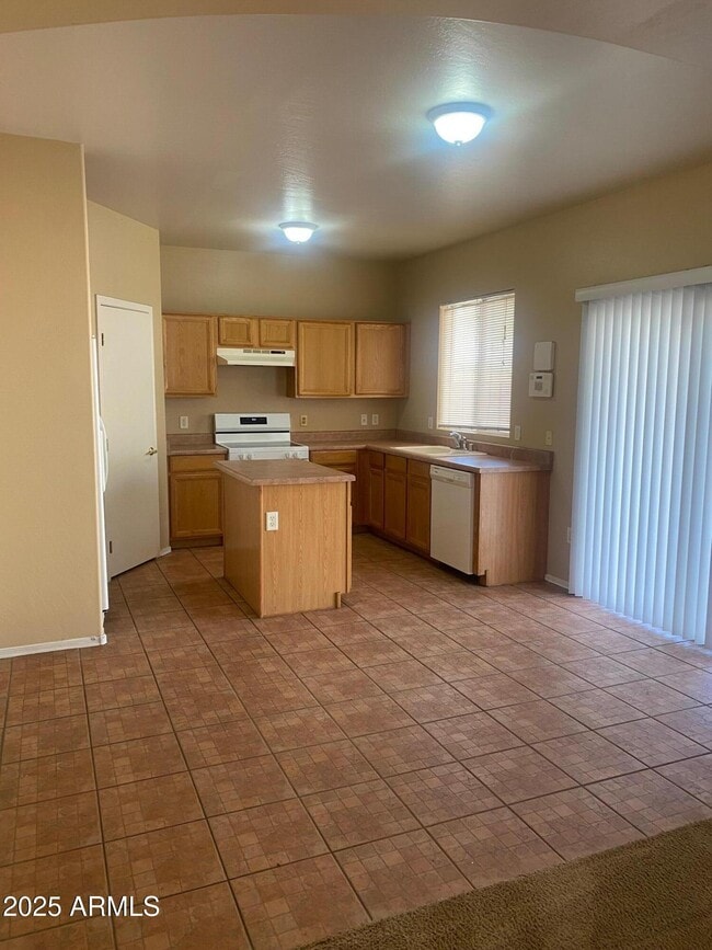 Foto del edificio - 12190 W Belmont Dr