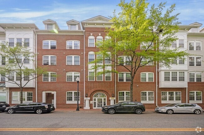 Building Photo - 171 Somervelle St