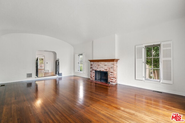 Foto del edificio - 1434 Warner Ave