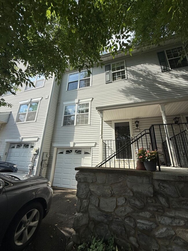 Building Photo - 4614 Louise St Claire Dr