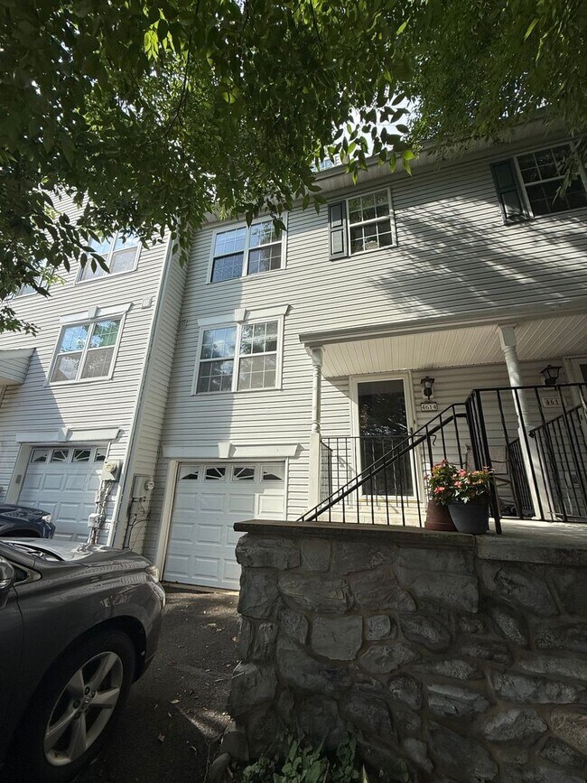 Foto del edificio - 4614 Louise St Claire Dr