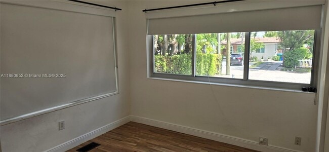 Building Photo - 3915 Ponce de Leon Blvd