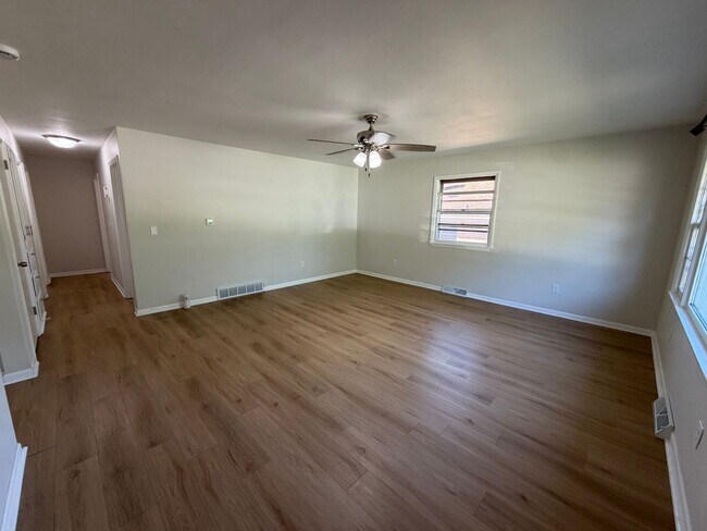 Foto del edificio - 6130 49th Ave