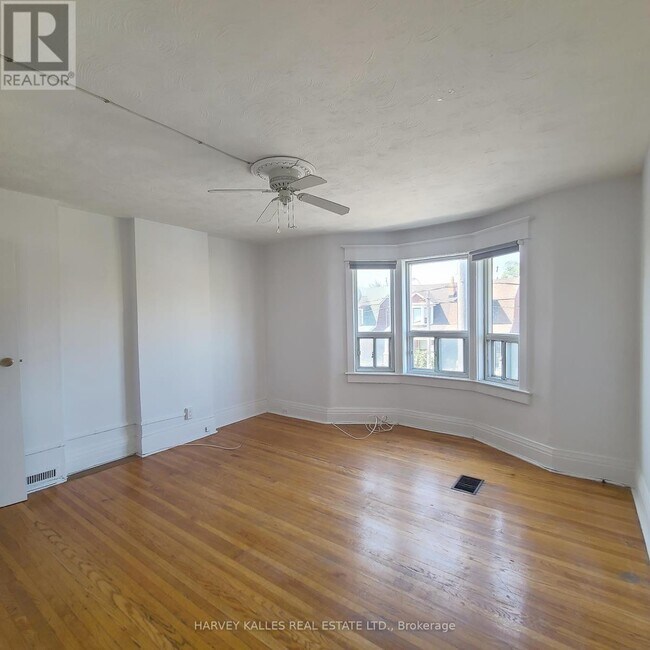 Photo du bâtiment - 1041 Ossington Ave