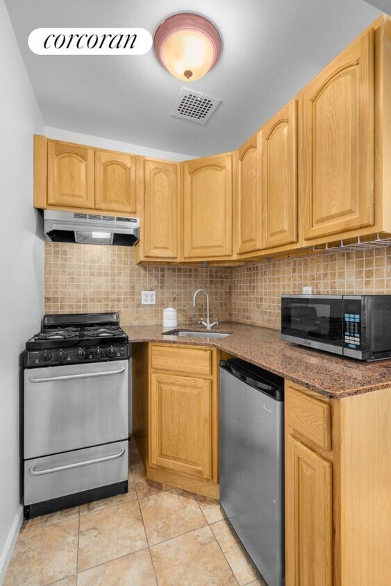 Building Photo - 236 E 28th St