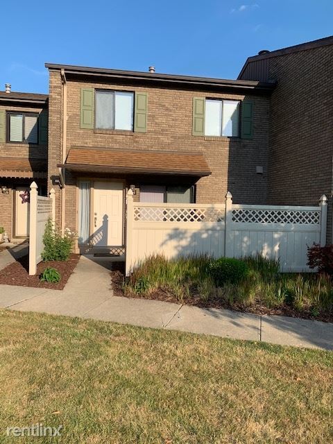 Primary Photo - 3 br, 2.5 bath Townhome - 104 Williamsburg Ln