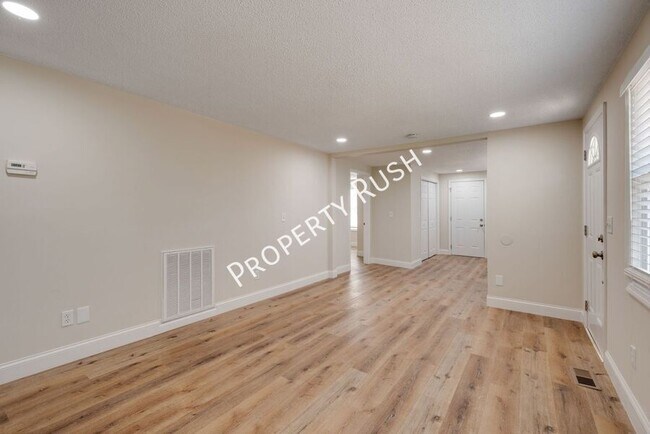 Foto del edificio - 710 Dorothy St