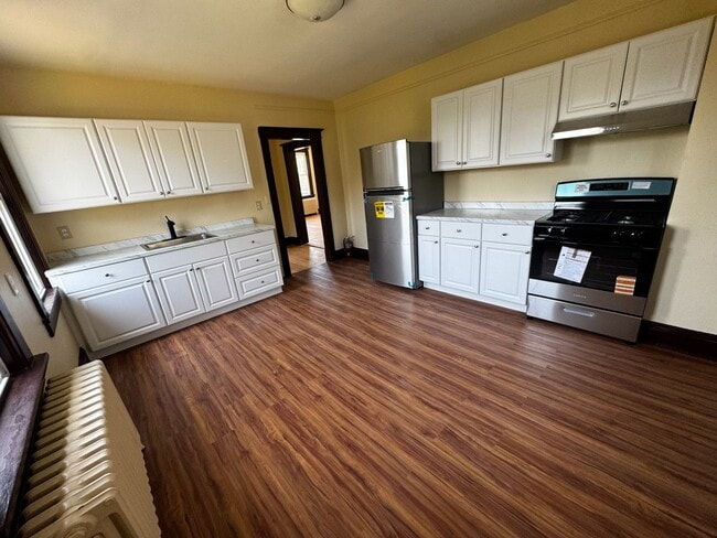 Building Photo - 226 Glen Cove Ave