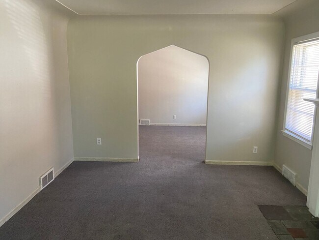 Building Photo - 3 bedroom - 1.5 bath - bungalow - $1150