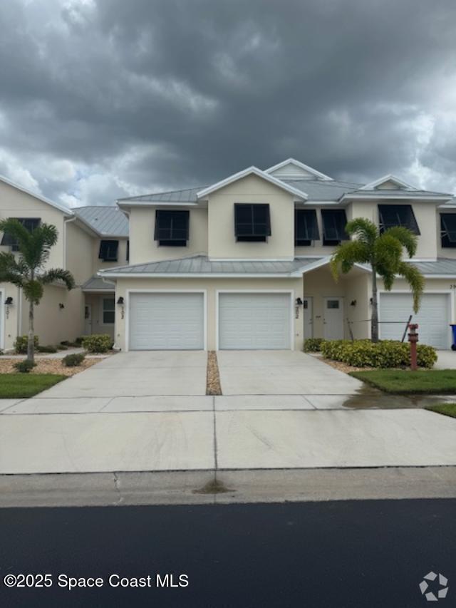 Building Photo - 3941 Playa Del Sol Dr