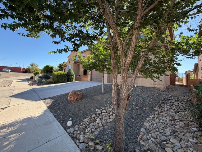 Foto del edificio - 4 Bedroom + Office Home Available Near Loma Colorado Blvd NE & Broadmoor Blvd NE in Rio Rancho!