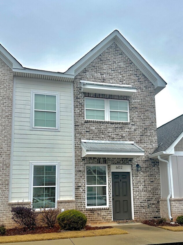 Foto principal - Eagle Ridge Townhome