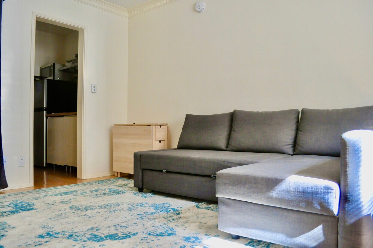 main room - 1361 S Burnside Ave