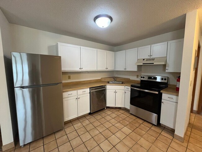 Foto del edificio - 1053 Cromwell Ave