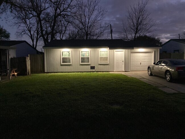 Foto del edificio - 2627 32nd Ave N