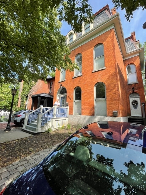 Building Photo - 245 Georgia St