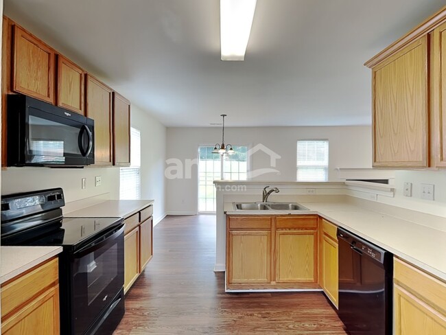 Foto del edificio - 6726 Centerline Dr