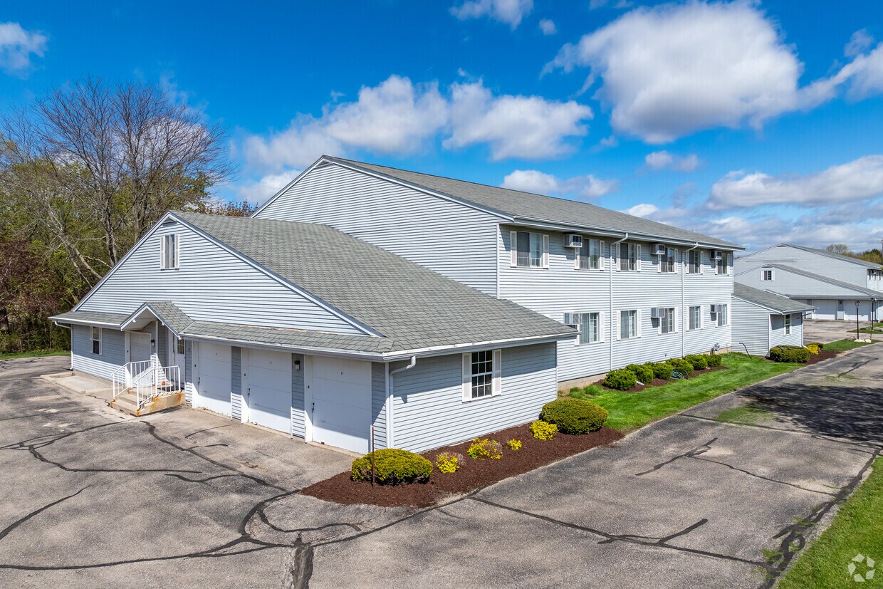 Building Photo - W 156N11545 Fond Du Lac Ave