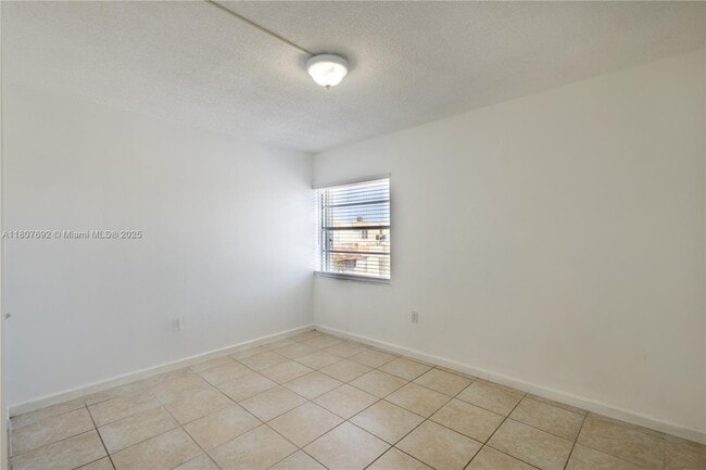 Foto del edificio - 9390 W Flagler St